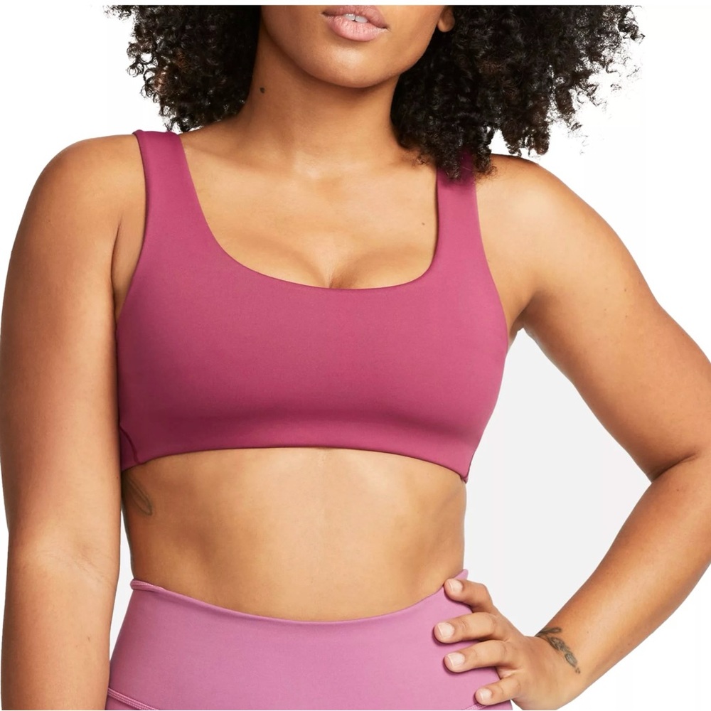 Nike Women’s One Scoop Lightly Lined U-Neck Sport Bra M